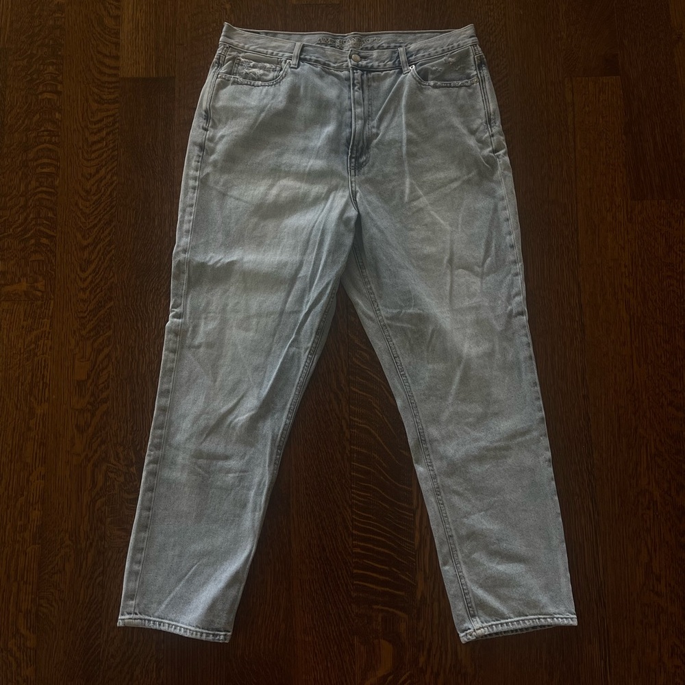 American Eagle Outfitters Plus Size Women’s Light Wash Relaxed Jeans